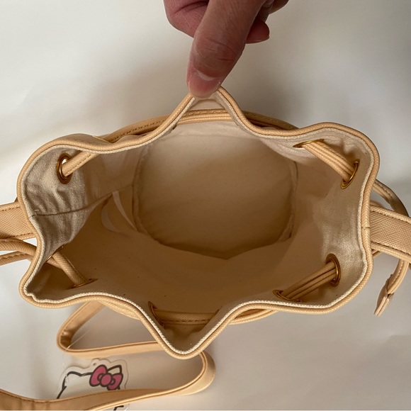 Hello Kitty bucket bag - Picture 9 of 14